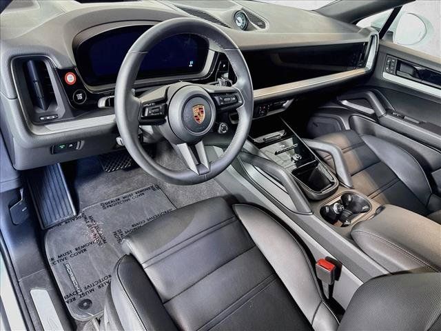Certified 2026 Porsche Cayenne Coupe AWD/4WD image 4