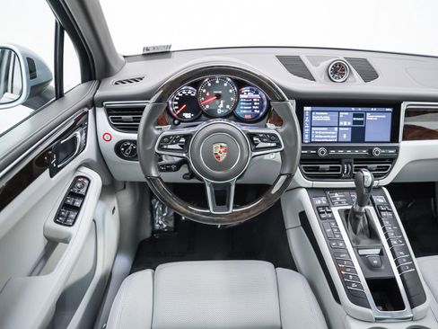 Certified 2021 Porsche Macan S image 16