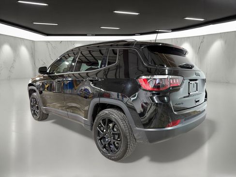 Used 2023 Jeep Compass Altitude image 3