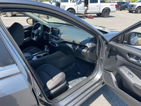 Used 2024 Nissan Altima 2.5 SV FWD image 34
