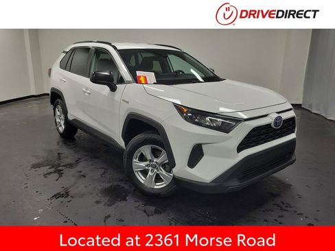 Used 2021 Toyota RAV4 LE image 1