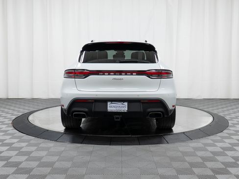 Certified 2022 Porsche Macan AWD/4WD image 6