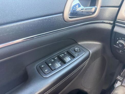 Used 2016 Jeep Grand Cherokee Limited AWD/4WD image 16