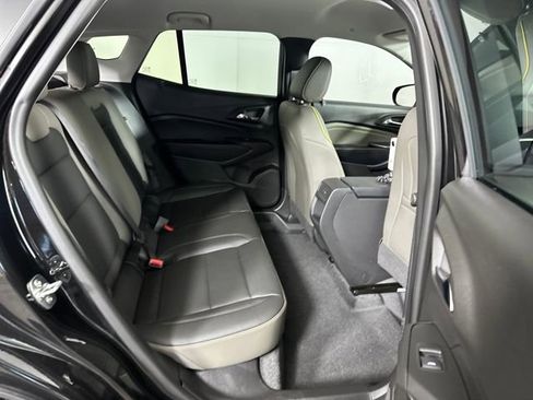 Used 2025 Chevrolet Trax ACTIV image 27