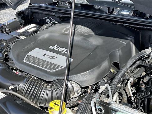 Used 2014 Jeep Wrangler Unlimited Rubicon w/ Dual Top Group image 32