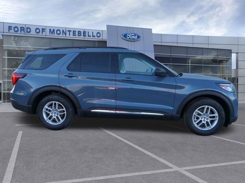 Used 2025 Ford Explorer Active w/ Active Comfort Package image 2