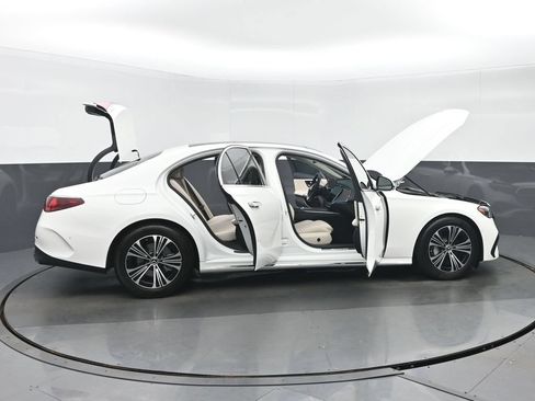 Used 2024 Mercedes-Benz E 350 4MATIC Sedan image 37
