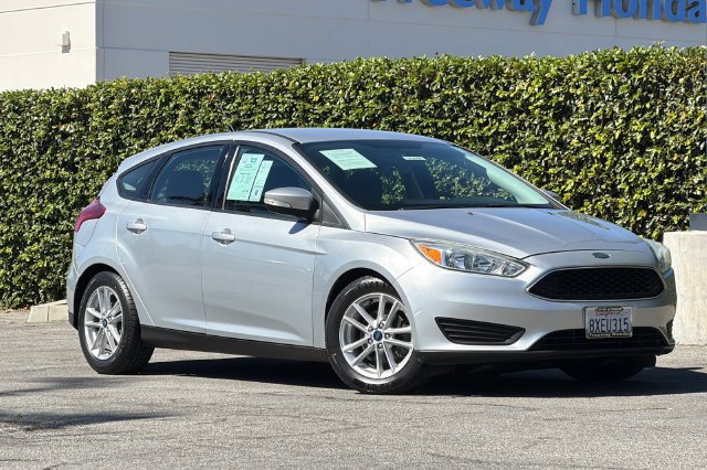 Used 2016 Ford Focus SE FWD image 2
