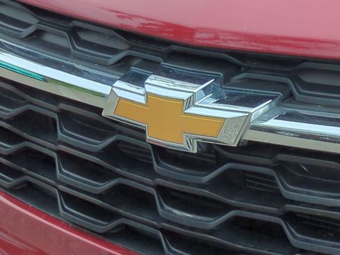 Used 2025 Chevrolet Trax LT w/ LT Convenience Package FWD image 11