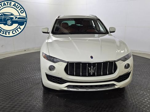 Used 2019 Maserati Levante GranLusso AWD/4WD image 2