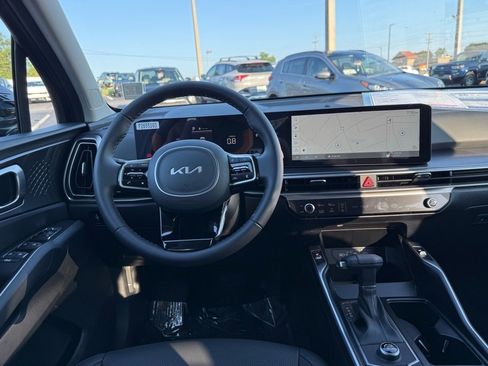 New 2025 Kia Sorento S image 10