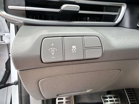 Certified 2025 Hyundai Elantra Sport FWD image 20