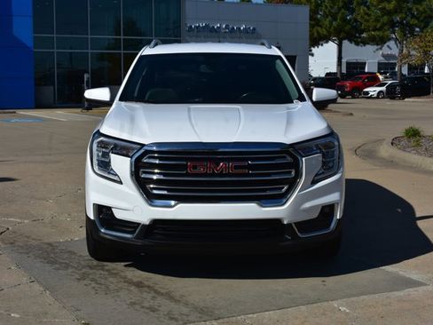Used 2022 GMC Terrain SLT image 2