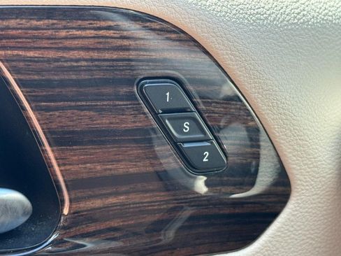 Used 2024 Chrysler Pacifica Limited FWD image 19