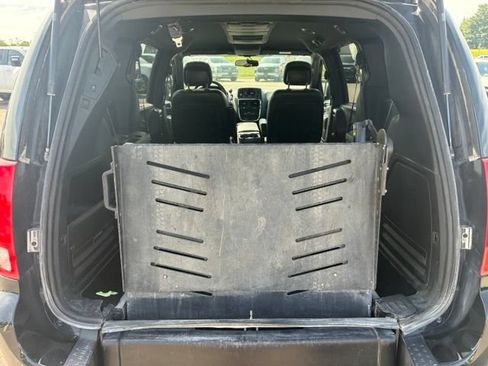 Used 2018 Dodge Grand Caravan SXT w/ Driver Convenience Group FWD image 10