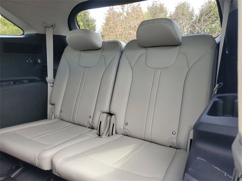 New 2025 Kia Sorento S image 10