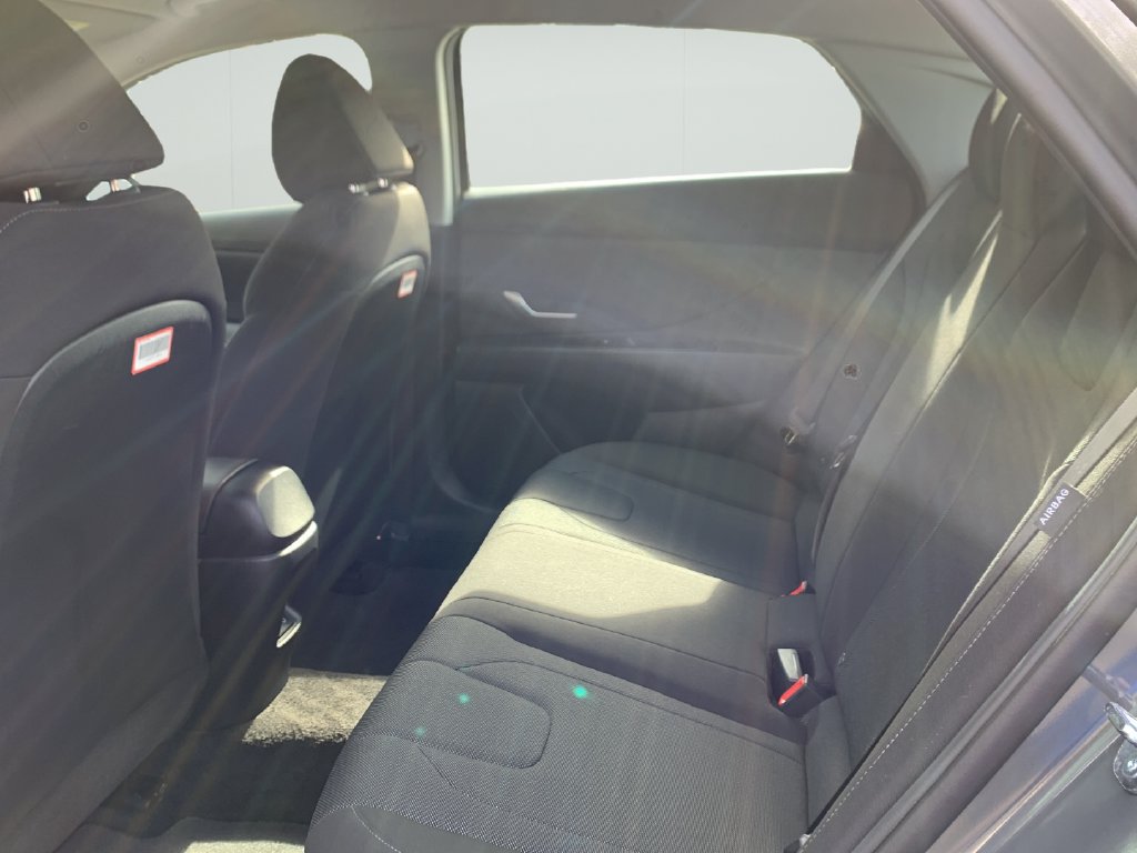 Used 2026 Hyundai Elantra SE FWD image 17