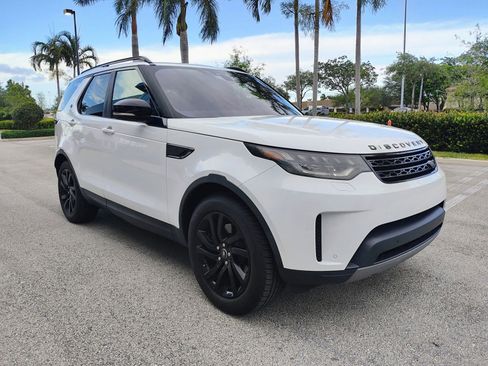 Used 2017 Land Rover Discovery SE image 4