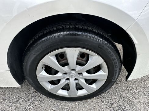 Used 2020 Toyota Corolla LE image 19