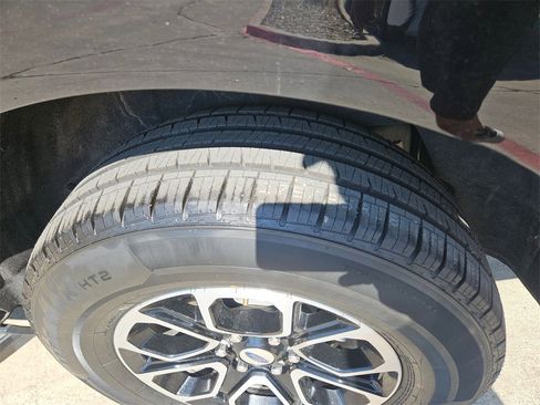 Used 2024 Ford Expedition Max XLT image 26