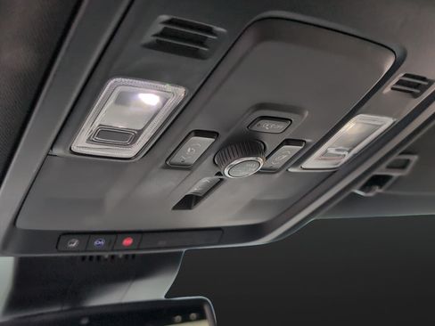 Used 2025 GMC Yukon Denali AWD/4WD image 18