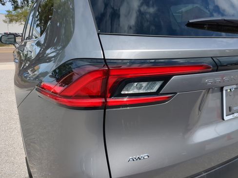 Used 2025 Toyota Grand Highlander AWD image 10