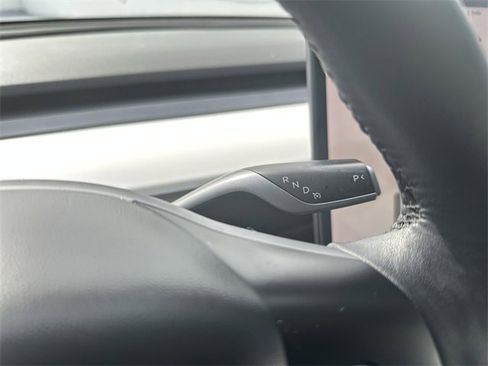 Used 2022 Tesla Model Y Long Range image 23