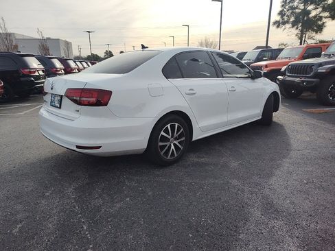 Used 2017 Volkswagen Jetta SE image 7