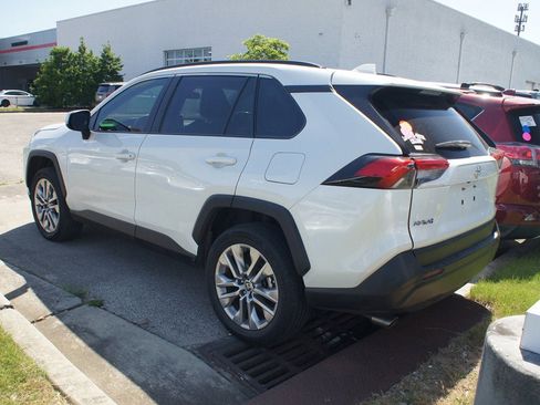 Used 2022 Toyota RAV4 XLE Premium FWD image 6