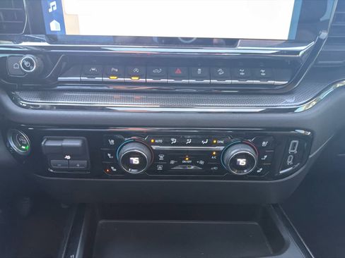 Used 2022 Chevrolet Silverado 1500 ZR2 w/ Technology Package image 35