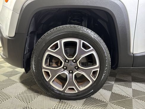 Used 2016 Jeep Renegade Limited image 12
