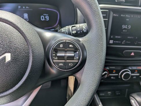 Certified 2025 Kia Soul LX w/ LX Technology Package FWD image 29