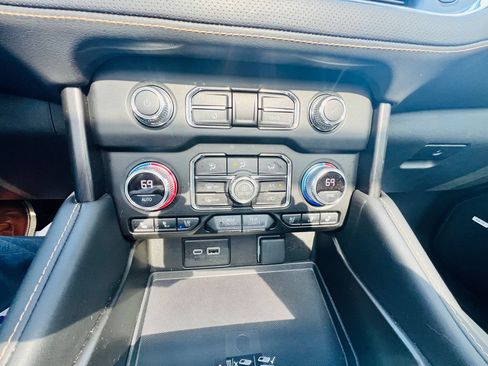 Used 2024 GMC Yukon XL AT4 w/ Technology Package AWD/4WD image 32