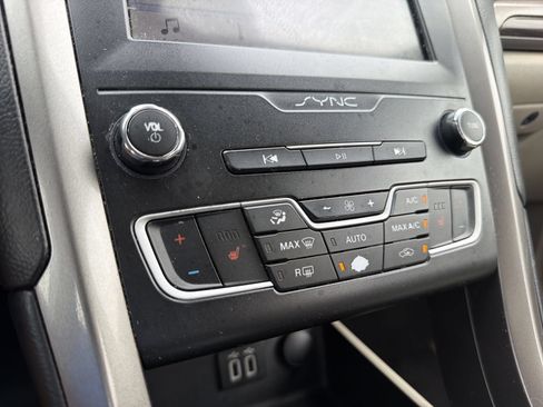 Used 2019 Ford Fusion SEL FWD image 26