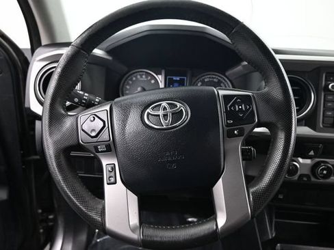 Used 2016 Toyota Tacoma SR5 w/ SR5 Appearance Package (SN) AWD/4WD image 13