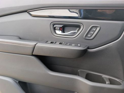 Used 2025 Honda Pilot TrailSport image 15