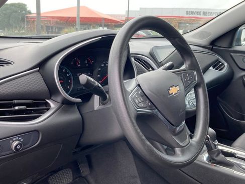 Used 2025 Chevrolet Malibu LT FWD image 9