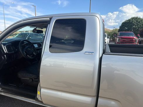 Used 2017 Toyota Tacoma SR5 w/ Tow Package RWD image 25
