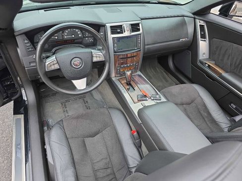 Used 2008 Cadillac XLR V image 17