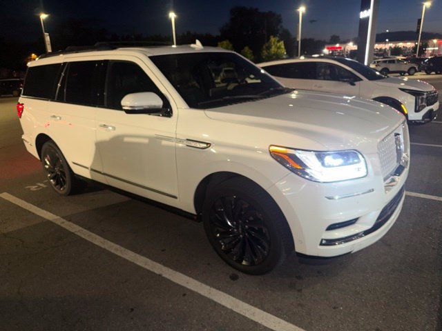 Used 2020 Lincoln Navigator Reserve w/ Equipment Group 208A Reserve AWD/4WD image 2