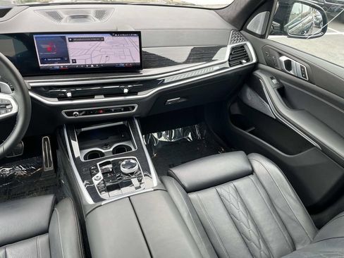 Used 2025 BMW X7 M60i w/ Executive Package image 15