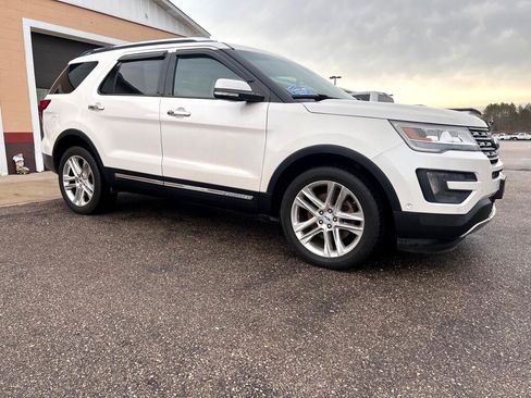 Used 2016 Ford Explorer Limited w/ Equipment Group 301A image 3