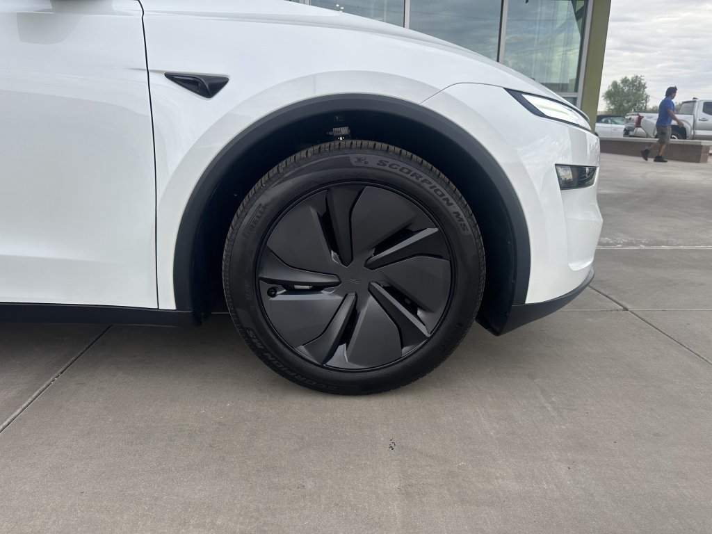 Used 2026 Tesla Model Y Long Range RWD image 8