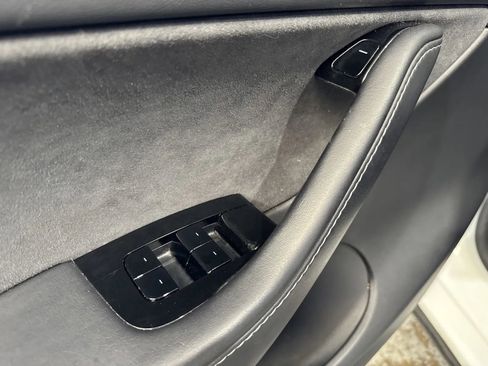 Used 2020 Tesla Model Y Long Range image 12