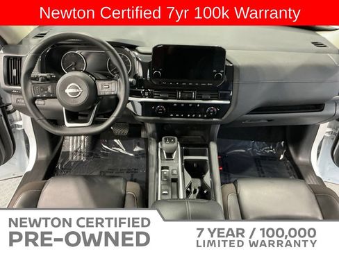 Used 2025 Nissan Pathfinder SL FWD image 12