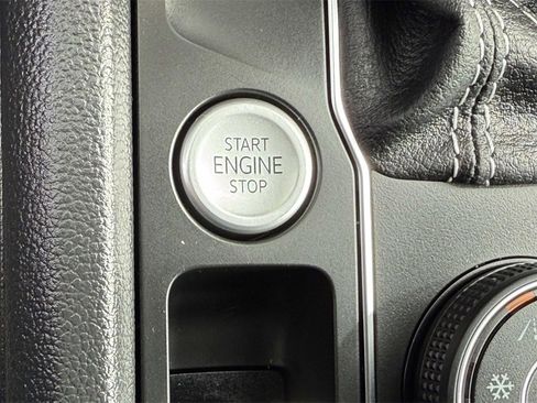 Used 2022 Volkswagen Atlas SEL Premium image 22