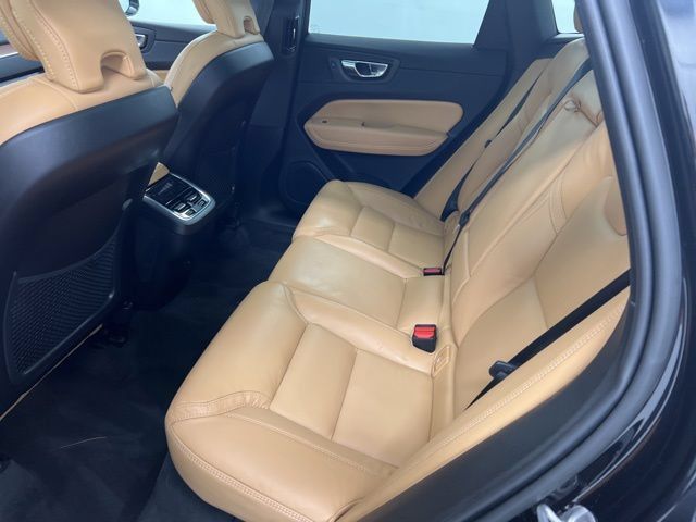 Used 2023 Volvo XC60 B5 Ultimate w/ Climate Package AWD/4WD image 11