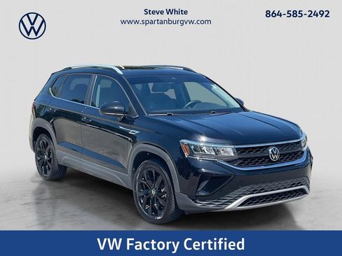 Certified 2022 Volkswagen Taos SE FWD image 1