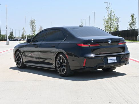 Certified 2024 BMW i7 eDrive50 w/ M Sport Package RWD image 7