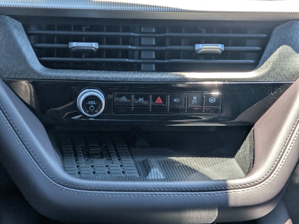 Certified 2025 Ford Explorer Platinum RWD image 23